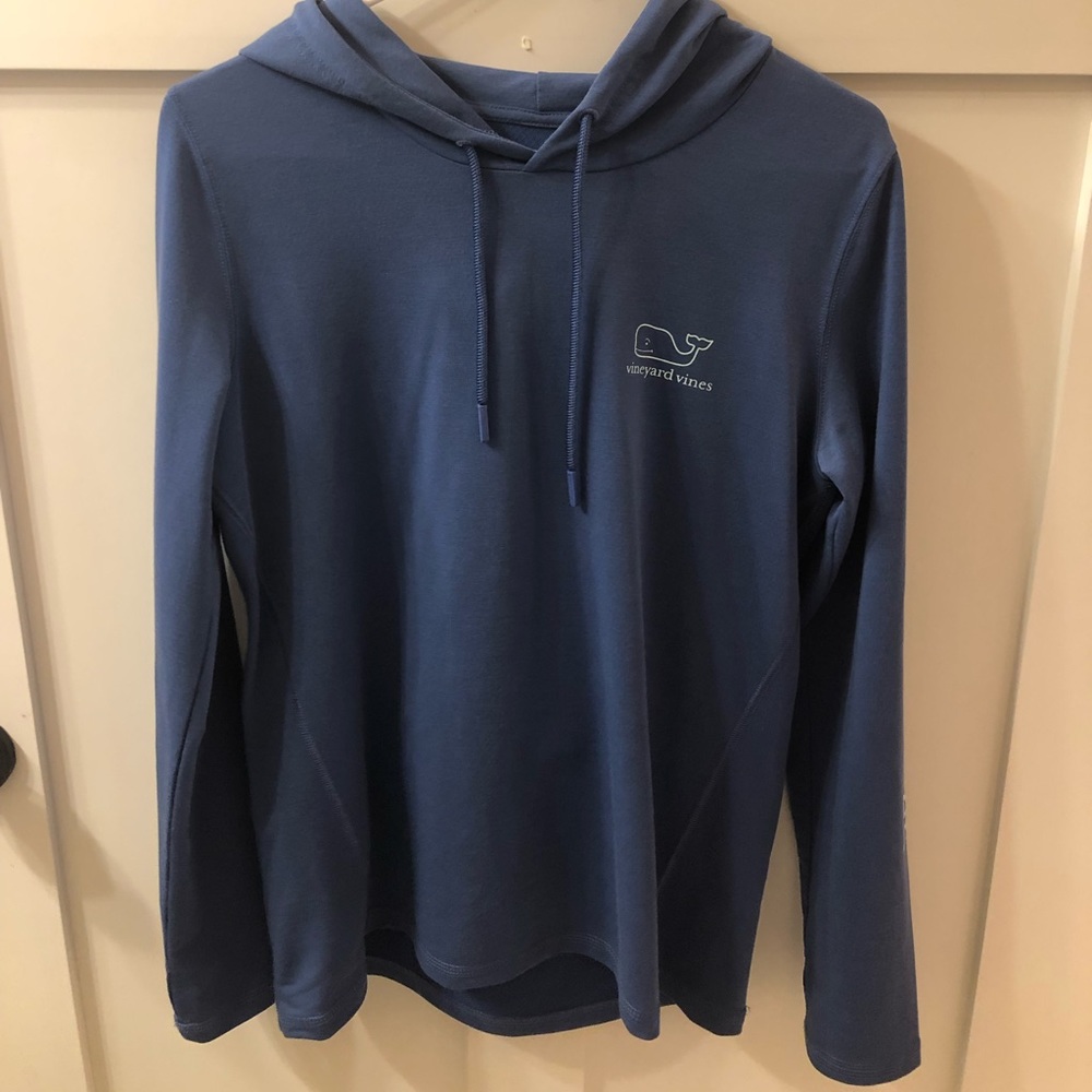 Vineyard vines pull over